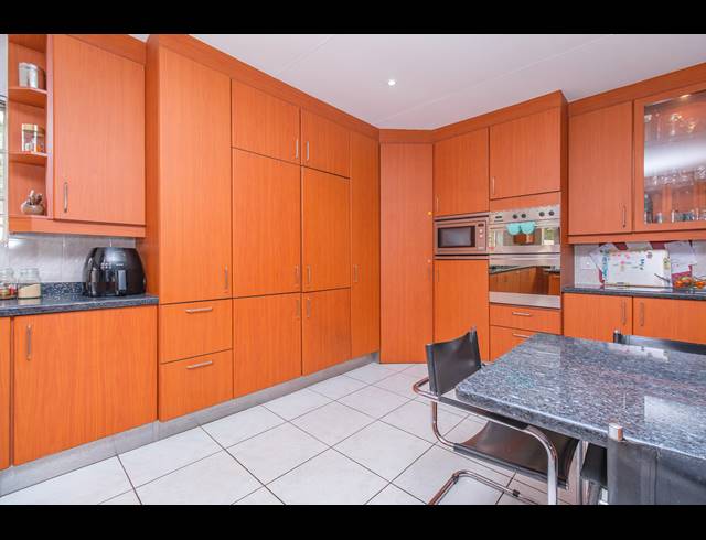 5 BEDROOM FREEHOLD FOR SALE IN BLACKHEATH